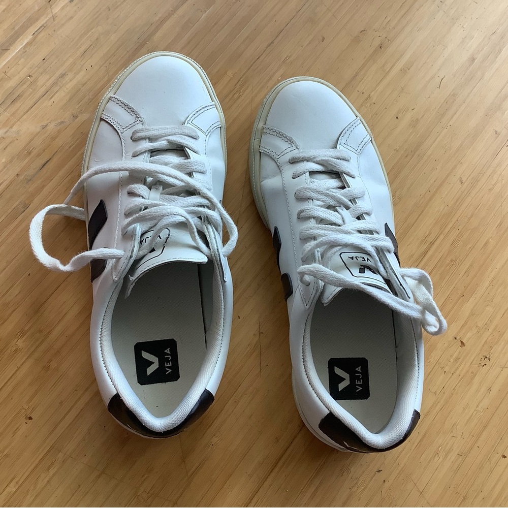 Veja White and Black Casual Sneakers